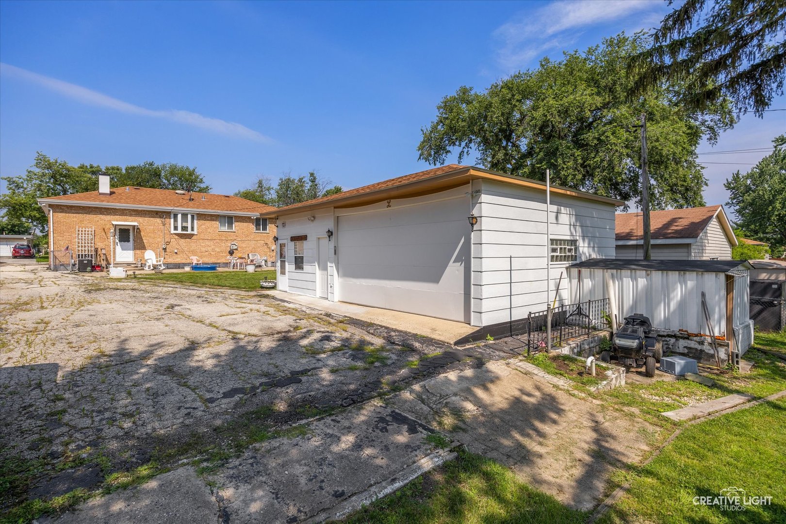 523 S Clarendon Avenue, Addison, IL 60101
