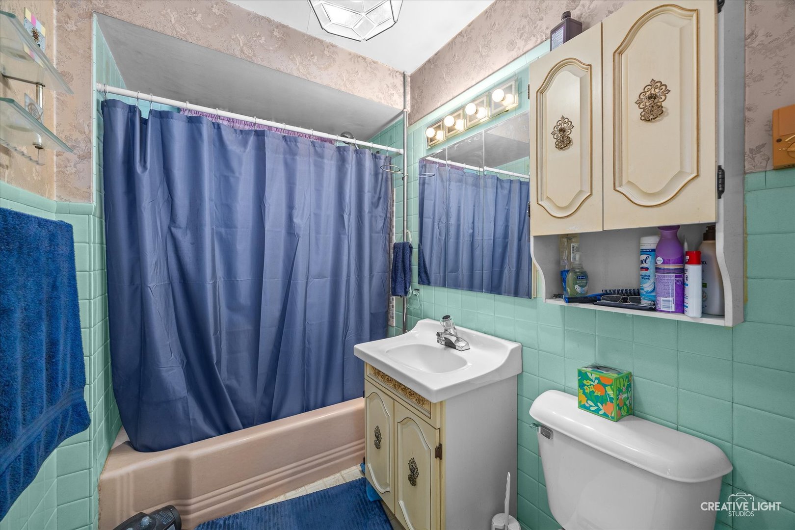 523 S Clarendon Avenue, Addison, IL 60101