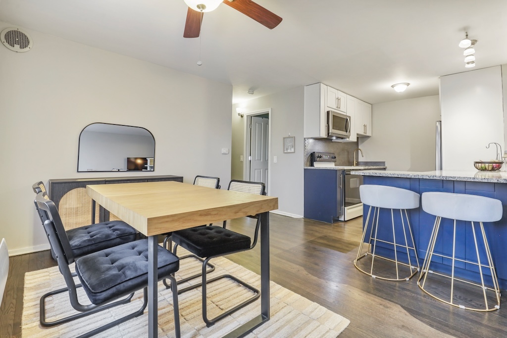 4976 N Milwaukee Avenue #101, Chicago, IL 60630