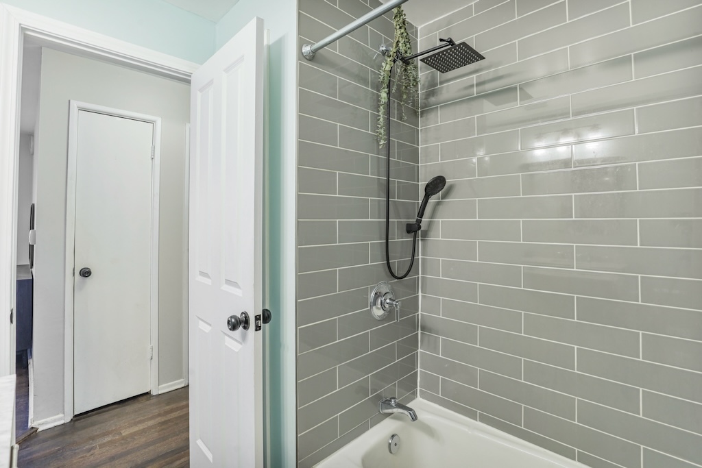 4976 N Milwaukee Avenue #101, Chicago, IL 60630