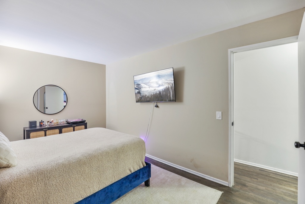 4976 N Milwaukee Avenue #101, Chicago, IL 60630