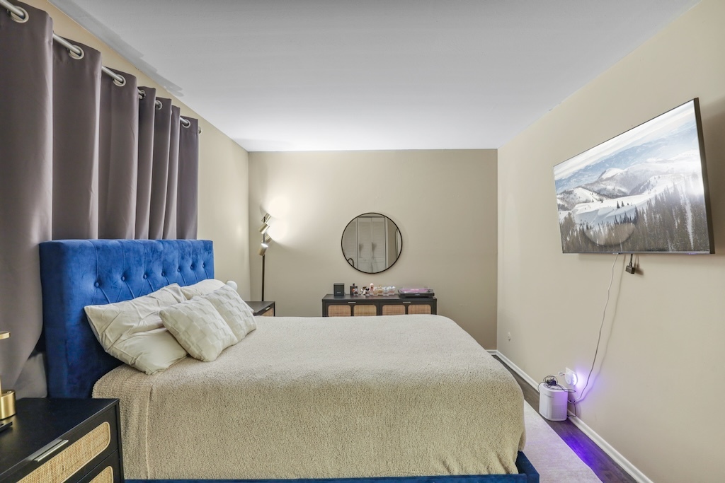 4976 N Milwaukee Avenue #101, Chicago, IL 60630