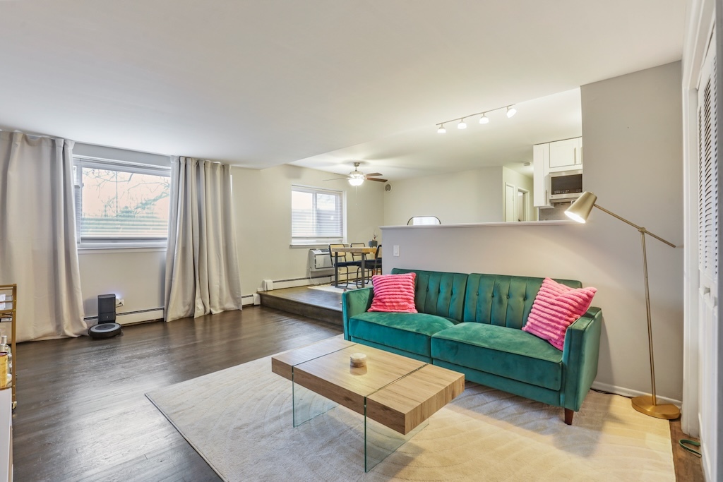 4976 N Milwaukee Avenue #101, Chicago, IL 60630