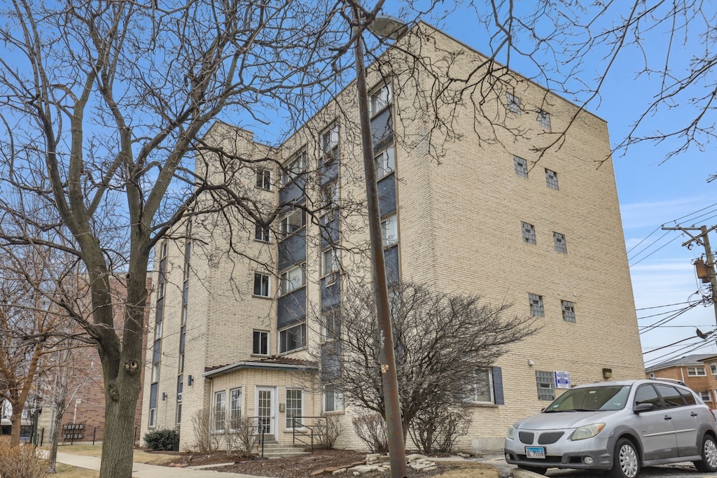 4976 N Milwaukee Avenue #101, Chicago, IL 60630