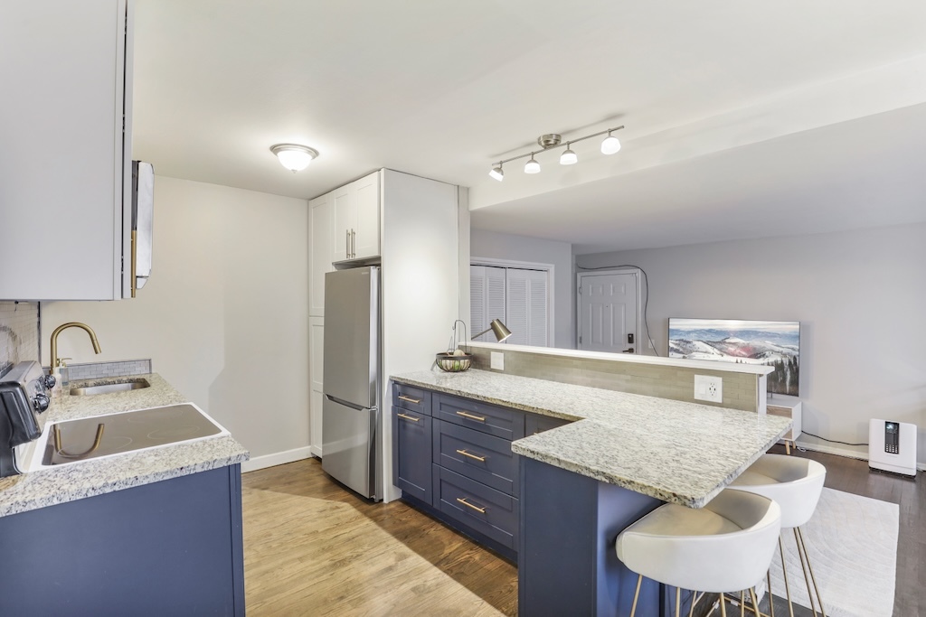 4976 N Milwaukee Avenue #101, Chicago, IL 60630