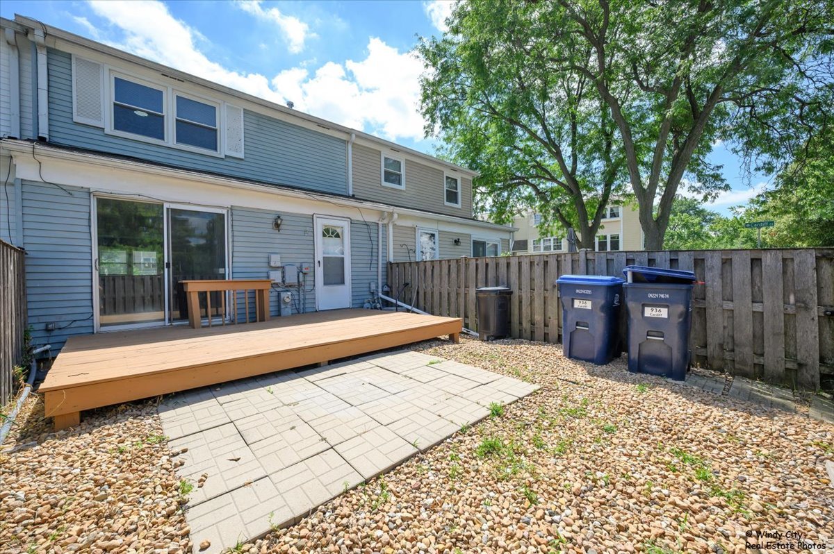 936 Cardiff Court, Schaumburg, IL 60194