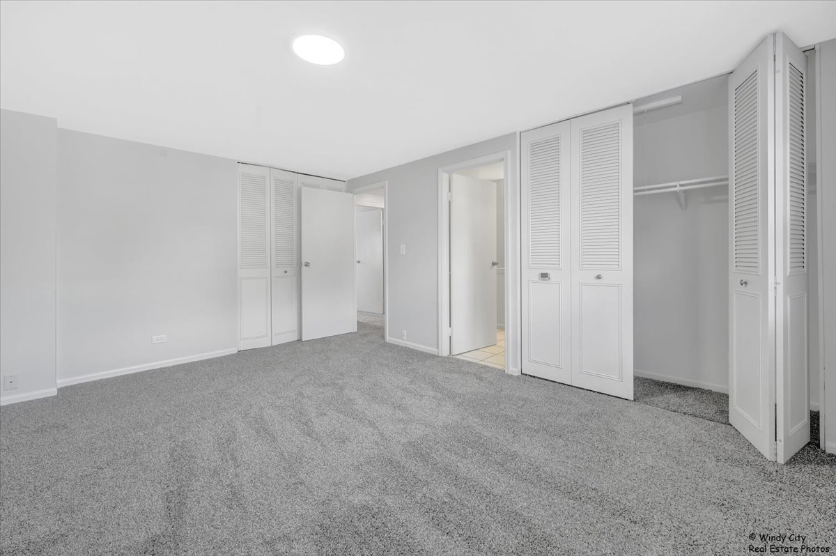 936 Cardiff Court, Schaumburg, IL 60194