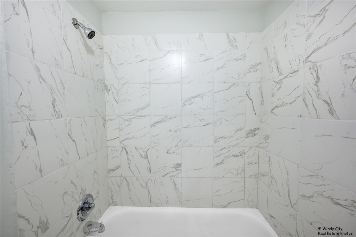936 Cardiff Court, Schaumburg, IL 60194