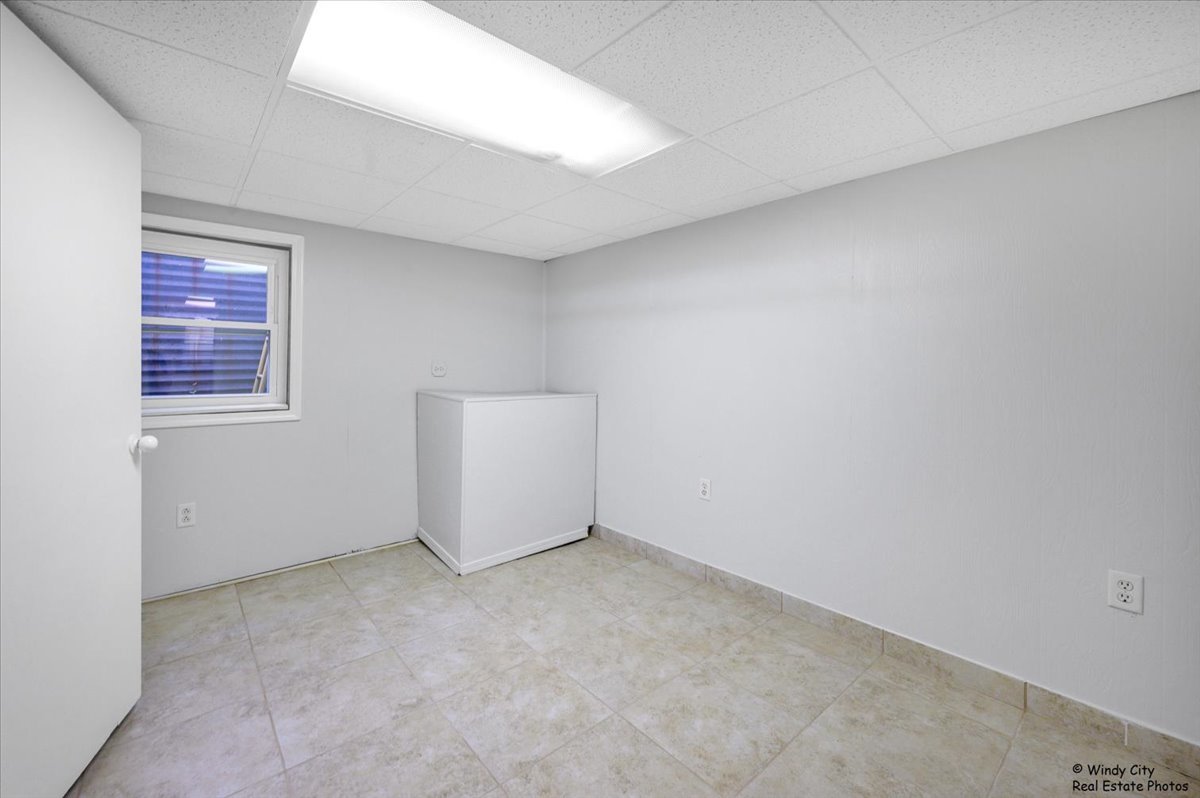 936 Cardiff Court, Schaumburg, IL 60194