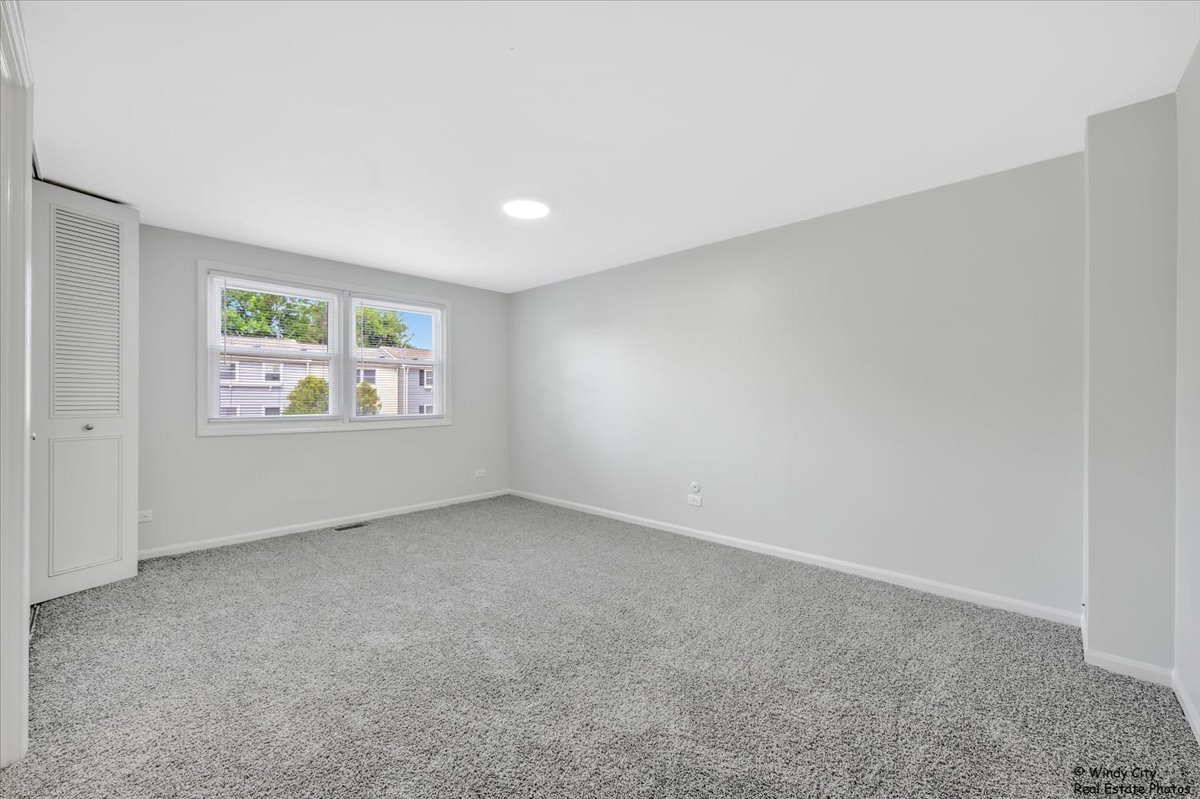 936 Cardiff Court, Schaumburg, IL 60194