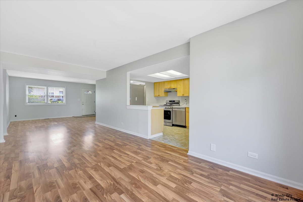 936 Cardiff Court, Schaumburg, IL 60194