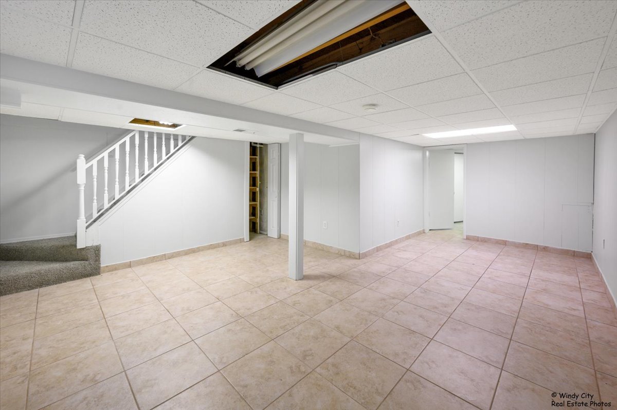 936 Cardiff Court, Schaumburg, IL 60194