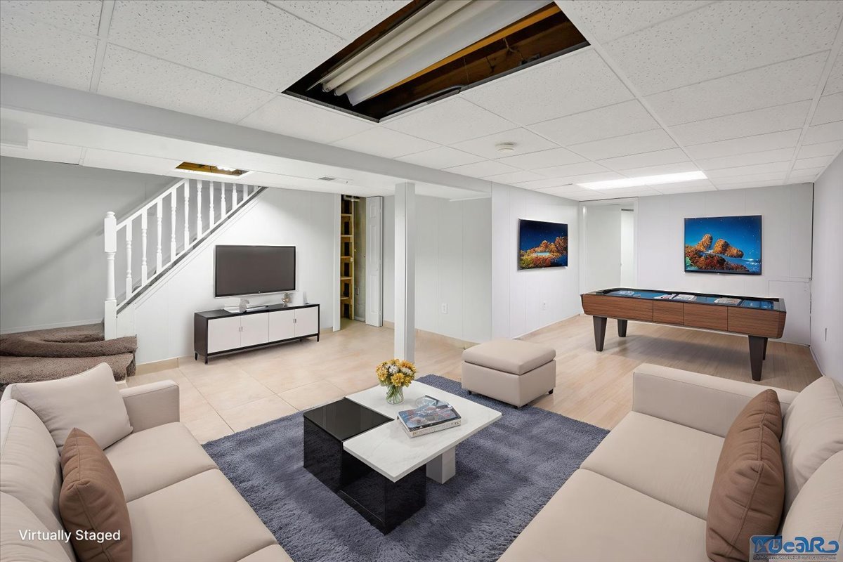 936 Cardiff Court, Schaumburg, IL 60194