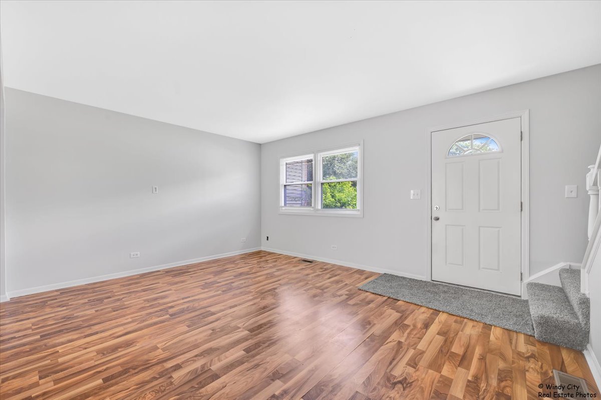 936 Cardiff Court, Schaumburg, IL 60194