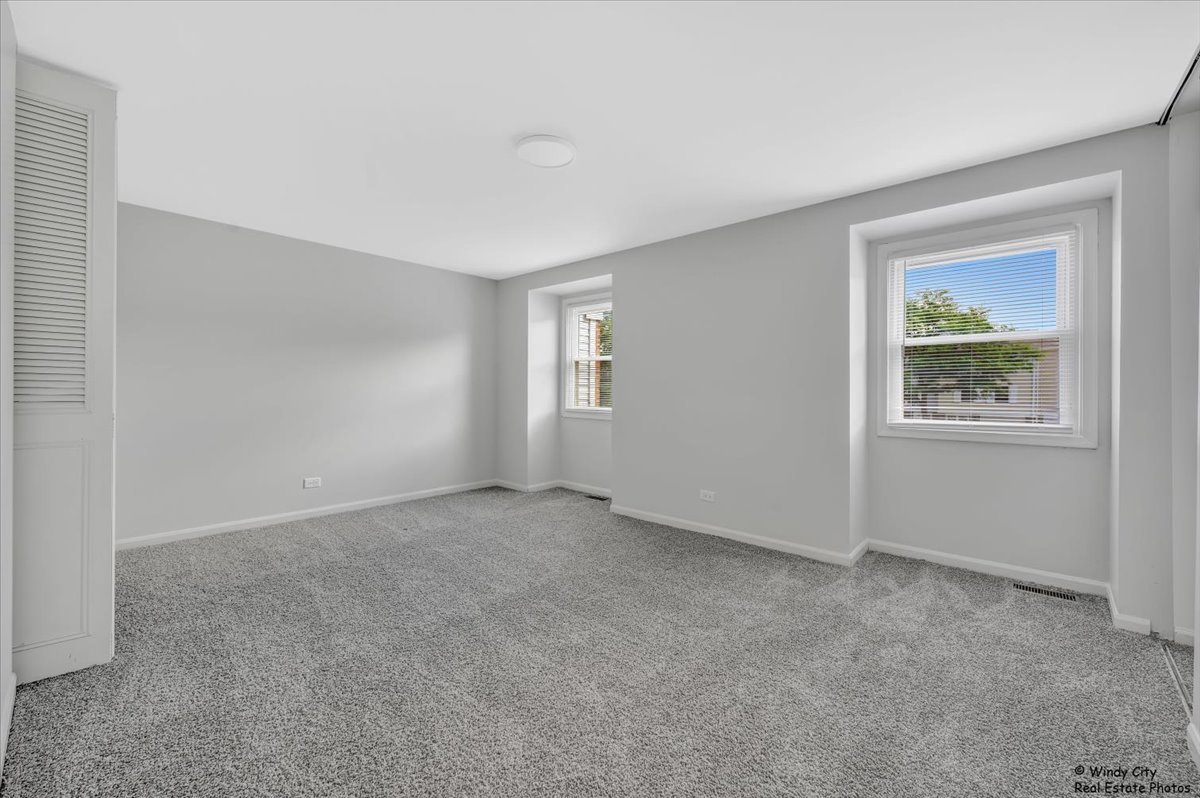936 Cardiff Court, Schaumburg, IL 60194