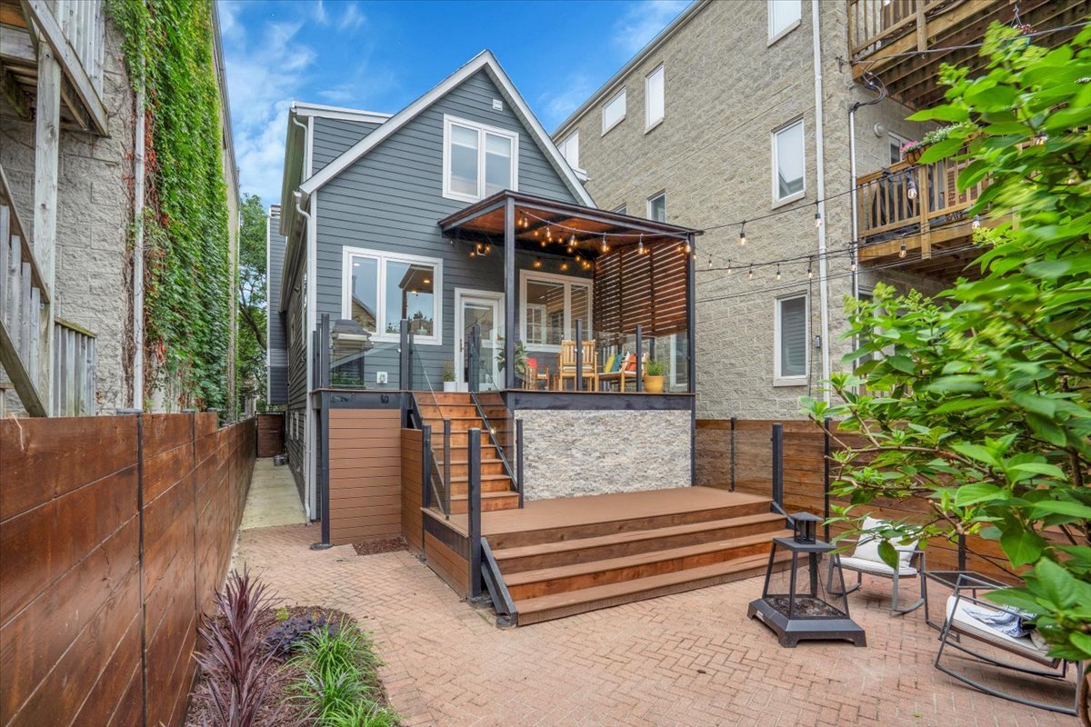 3033 N Seminary Avenue, Chicago, IL 60657
