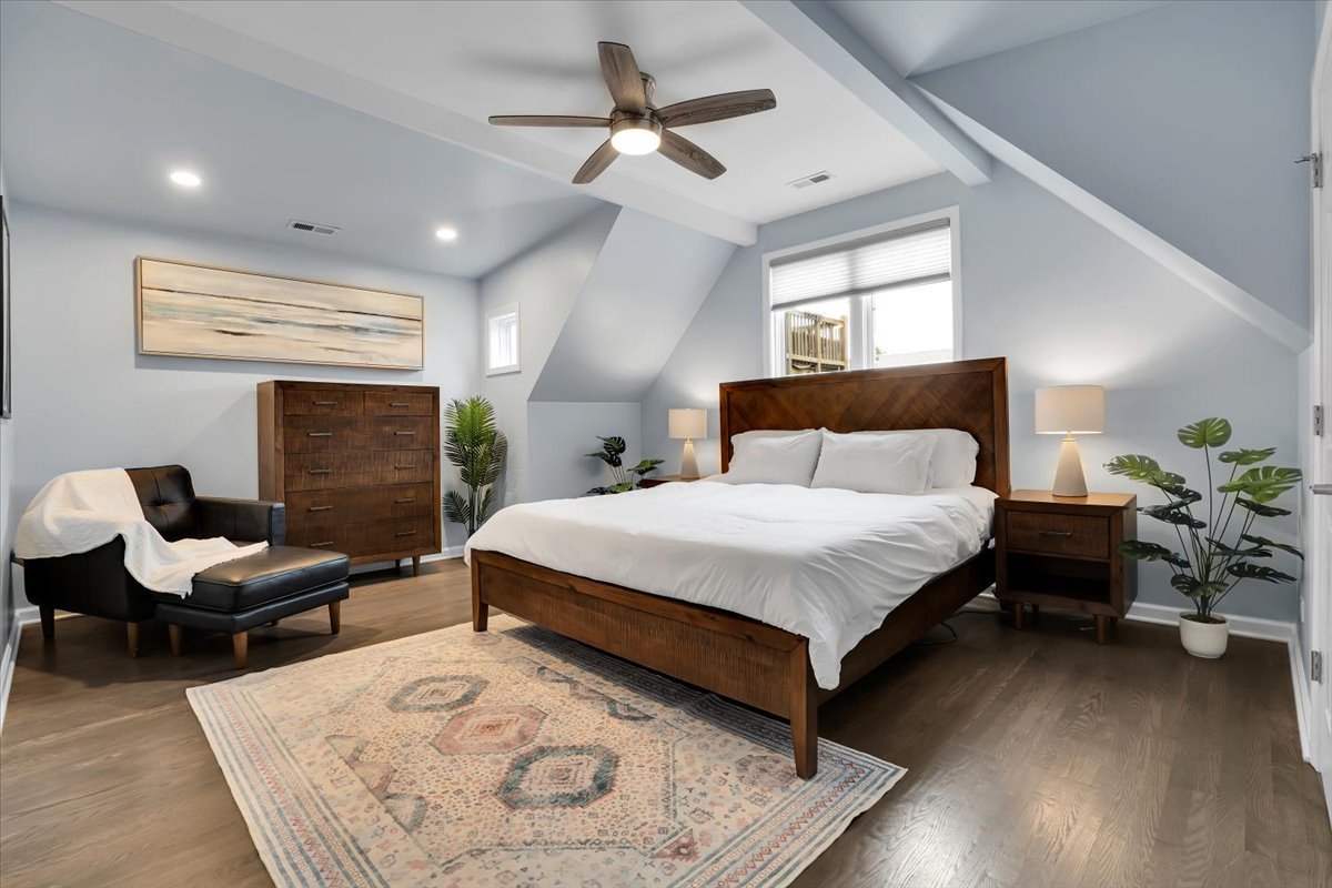 3033 N Seminary Avenue, Chicago, IL 60657