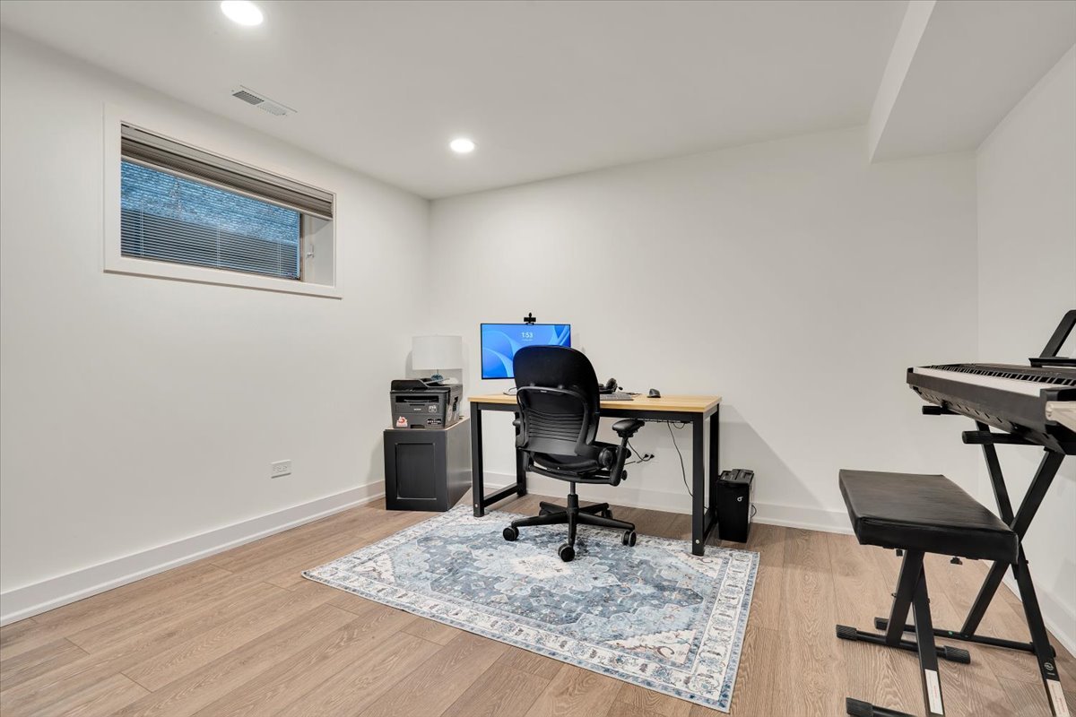 3033 N Seminary Avenue, Chicago, IL 60657