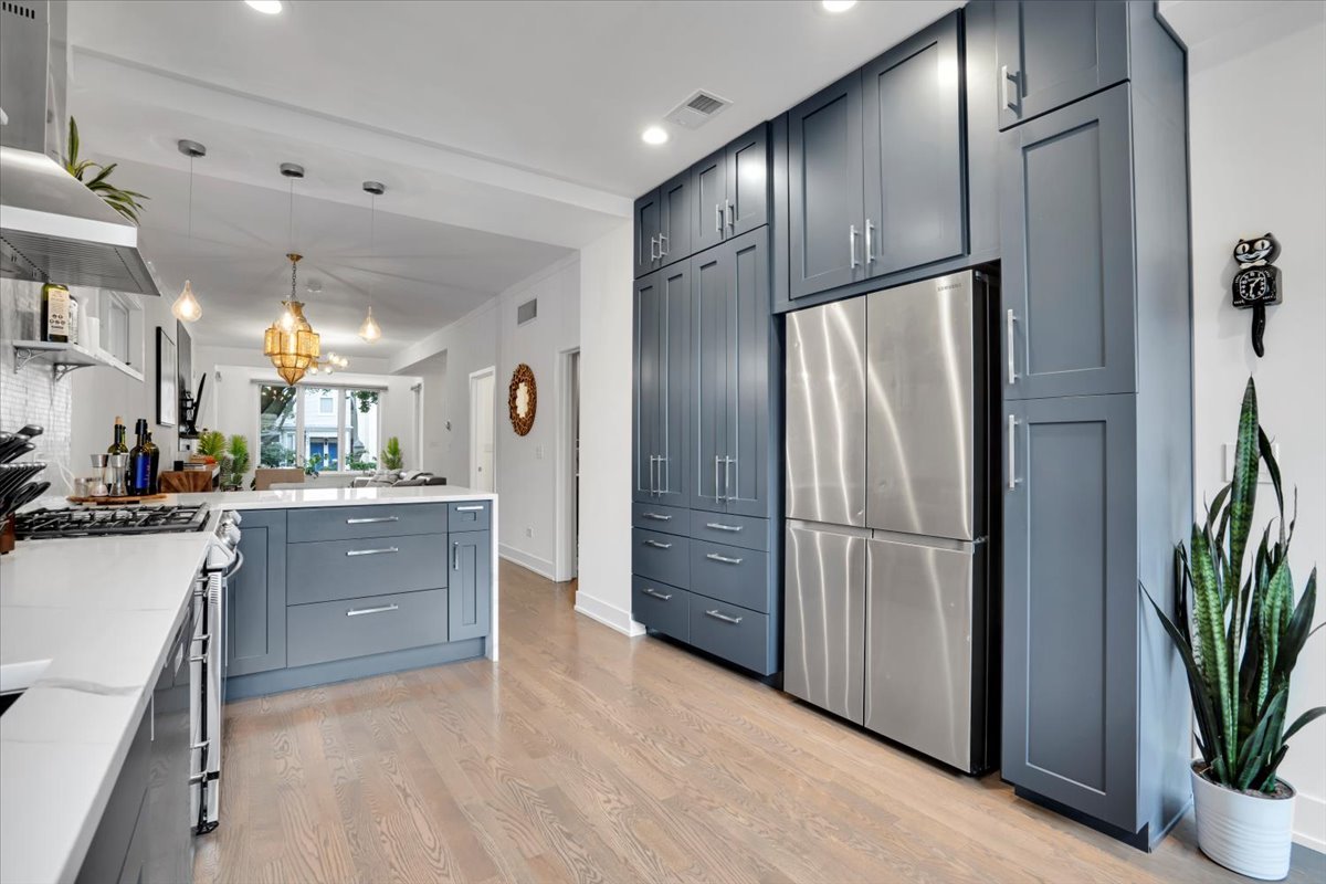 3033 N Seminary Avenue, Chicago, IL 60657