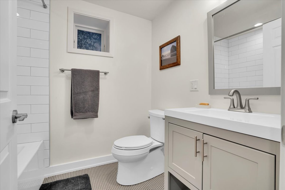 3033 N Seminary Avenue, Chicago, IL 60657