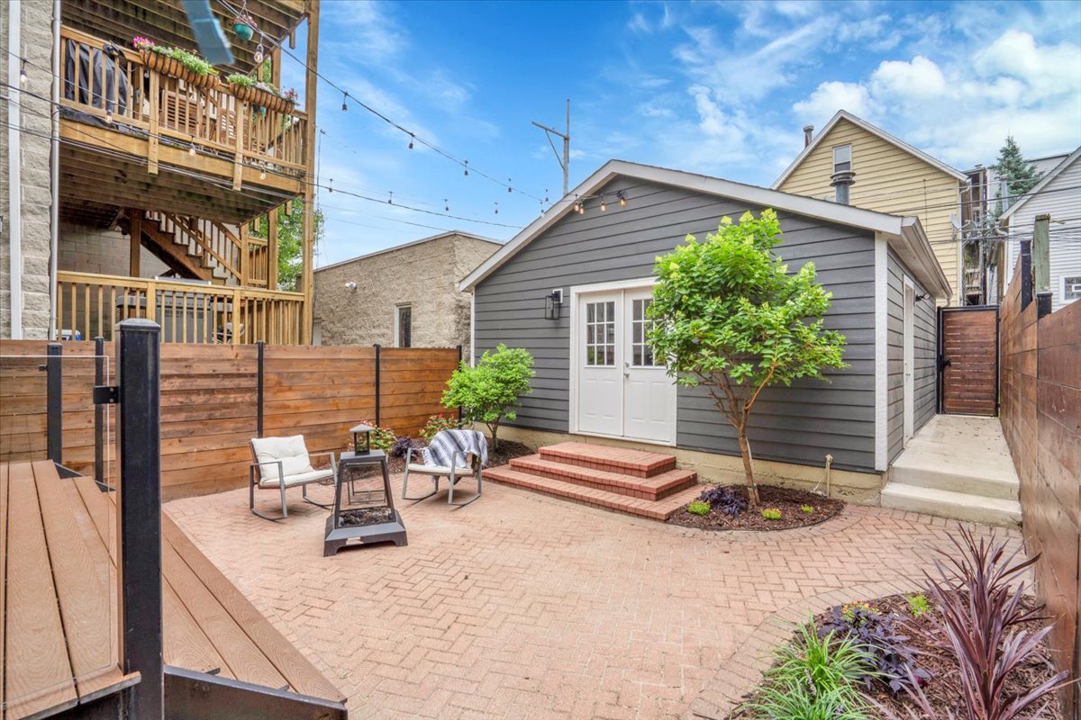 3033 N Seminary Avenue, Chicago, IL 60657