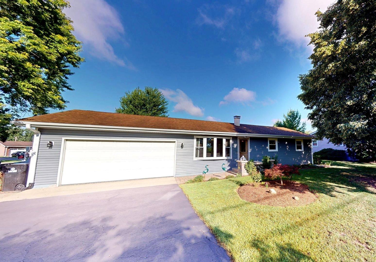 1305 N Chapel Hill Road, McHenry, IL 60051