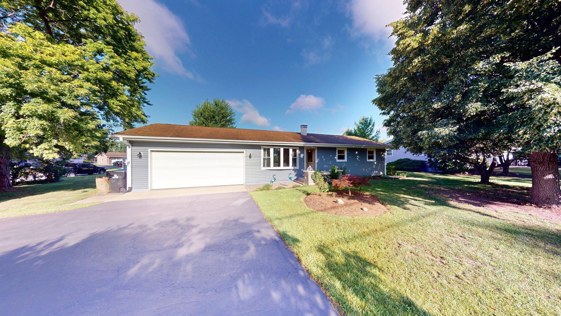 1305 N Chapel Hill Road, McHenry, IL 60051