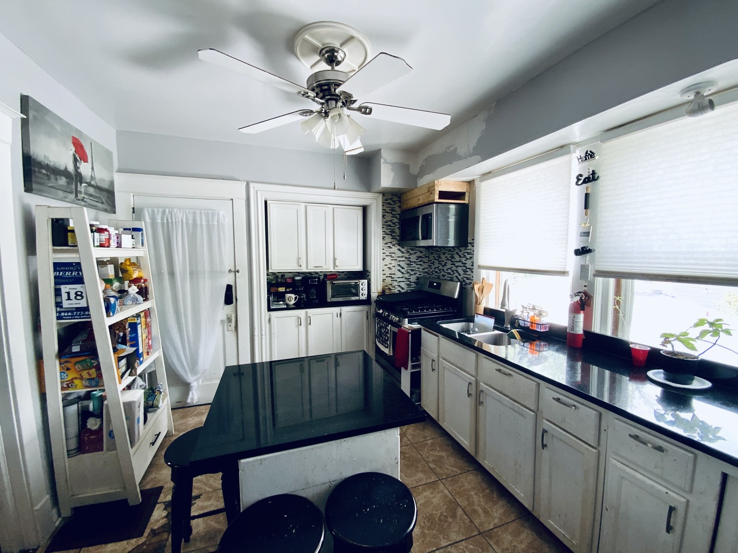 554 S Mcalister Avenue, Waukegan, IL 60085