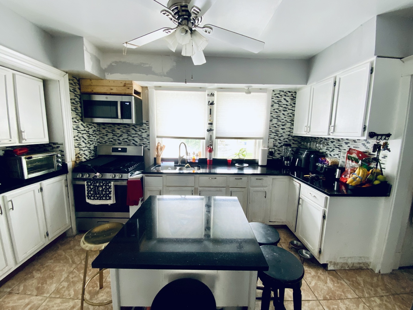 554 S Mcalister Avenue, Waukegan, IL 60085