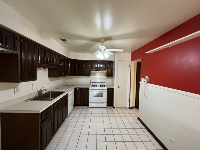 11277 S Roberts Road #G, Palos Hills, IL 60465