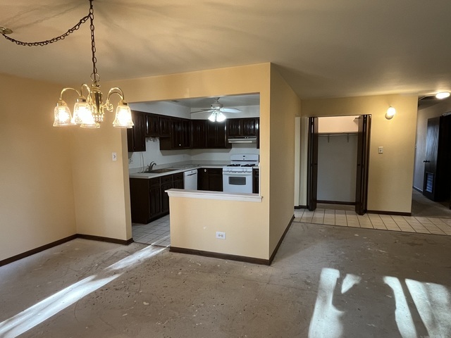 11277 S Roberts Road #G, Palos Hills, IL 60465