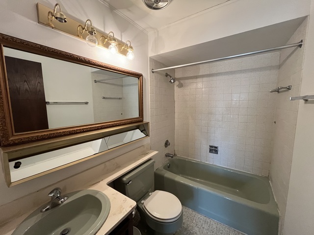 11277 S Roberts Road #G, Palos Hills, IL 60465