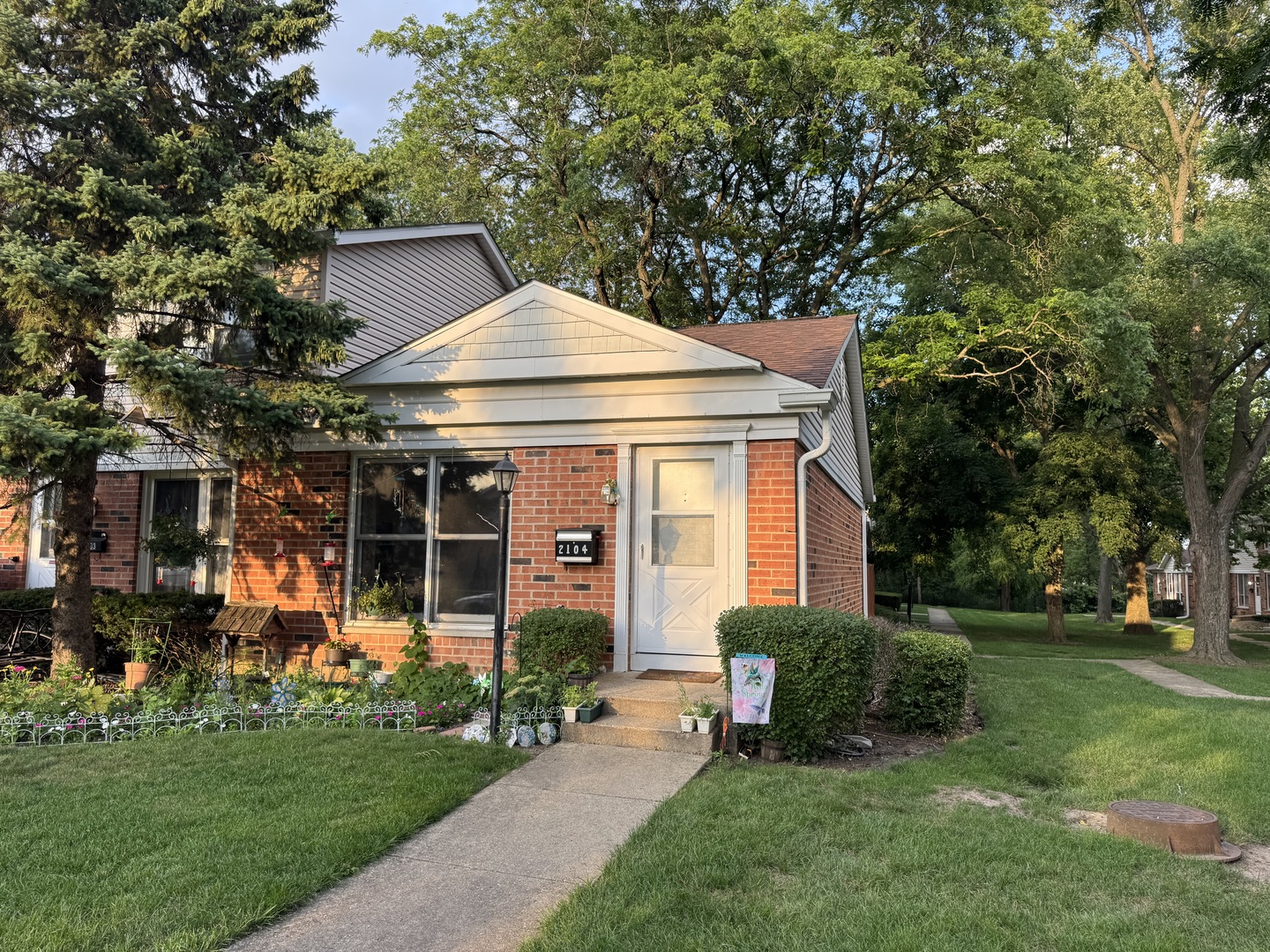 2104 Falmouth Court, Streamwood, IL 60107