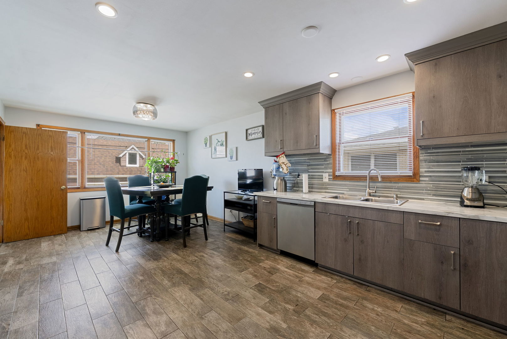4613 Madison Avenue, Brookfield, IL 60513