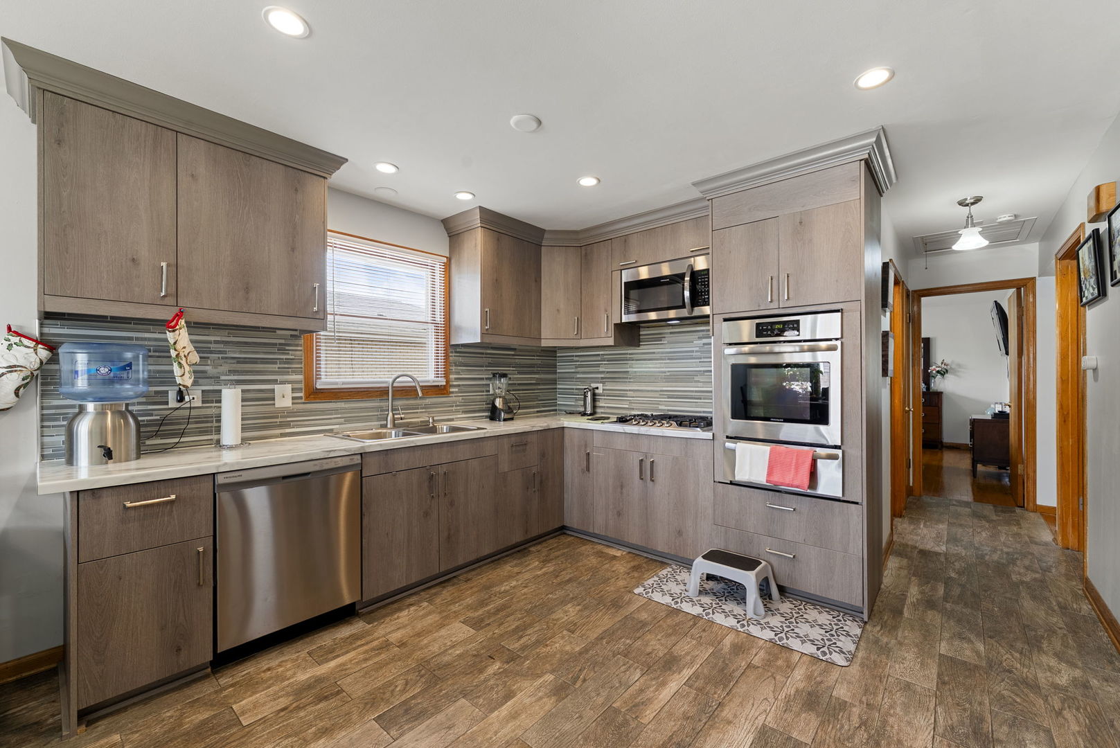 4613 Madison Avenue, Brookfield, IL 60513