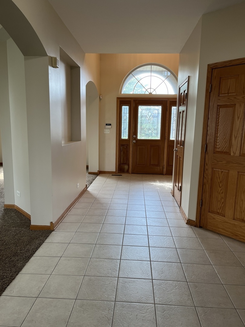 725 Kelley Drive, North Aurora, IL 60542