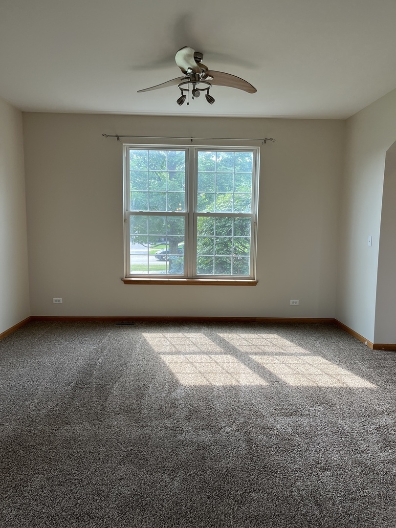 725 Kelley Drive, North Aurora, IL 60542