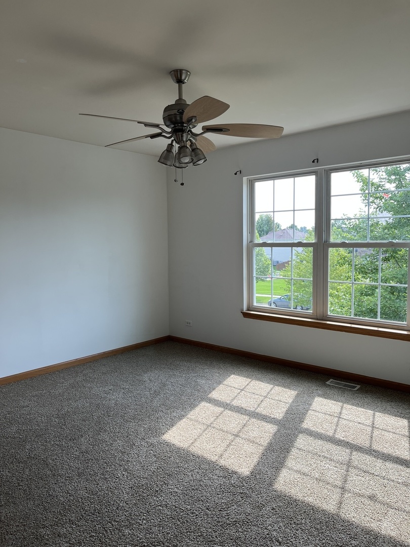 725 Kelley Drive, North Aurora, IL 60542