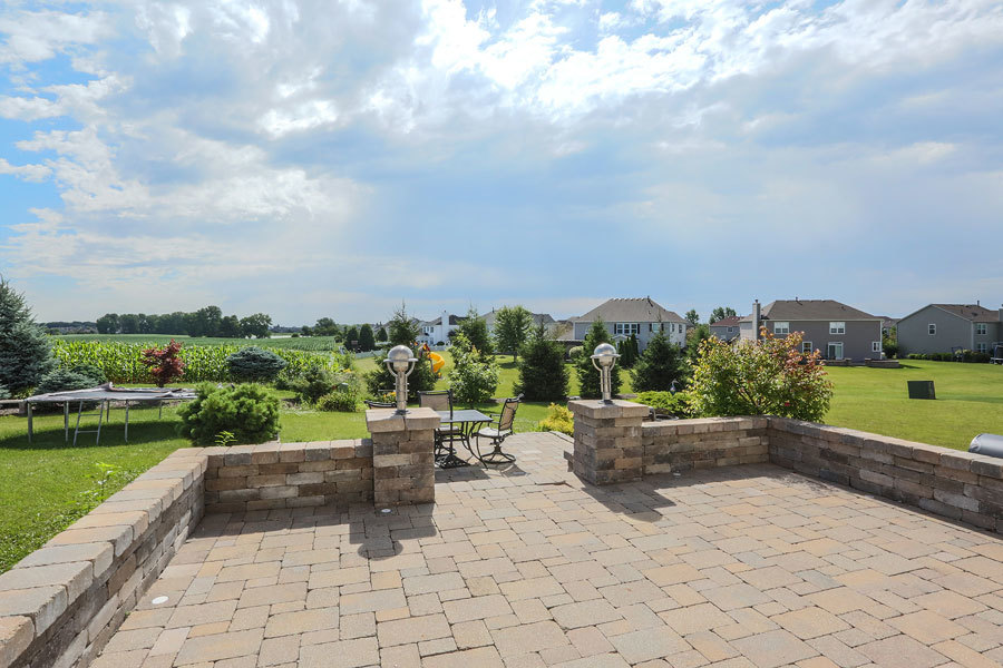 725 Kelley Drive, North Aurora, IL 60542