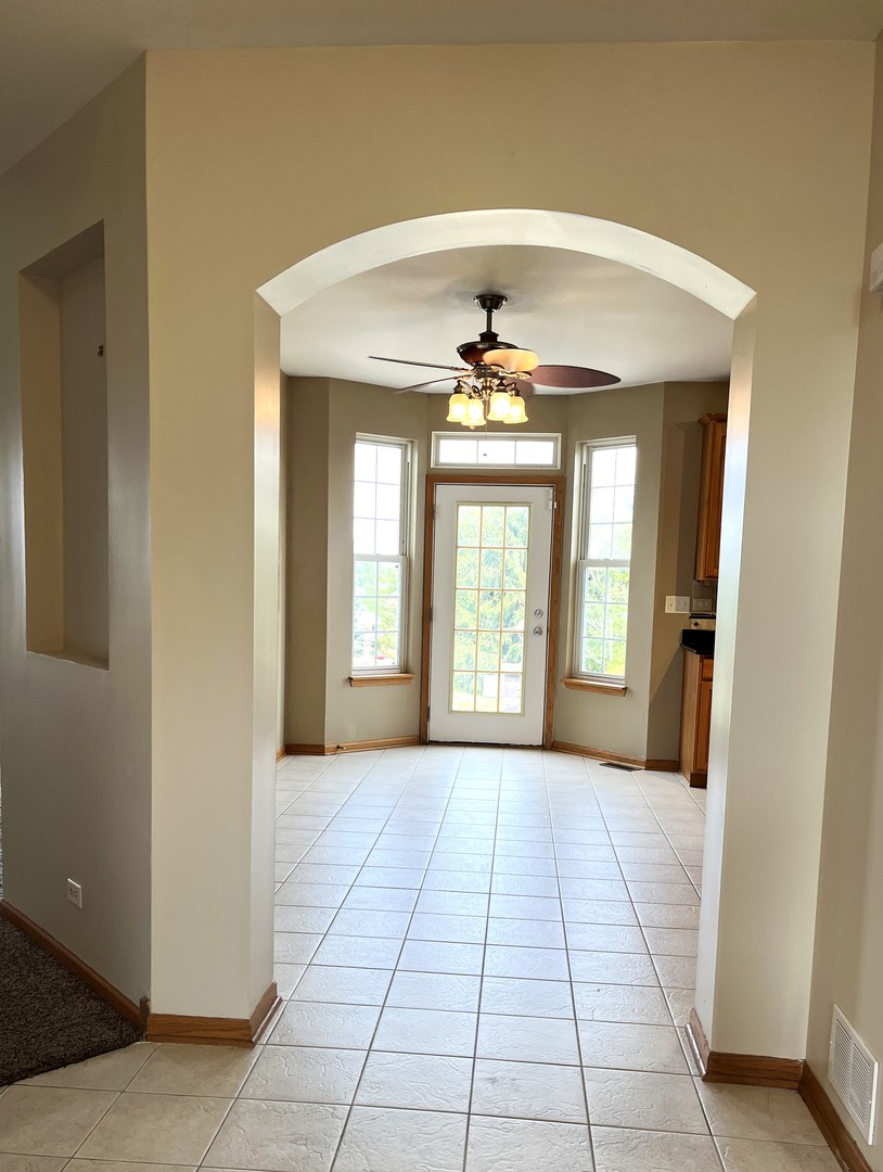 725 Kelley Drive, North Aurora, IL 60542