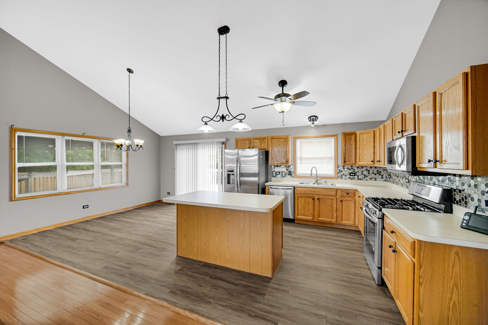 13 Sunset Court, Steger, IL 60475