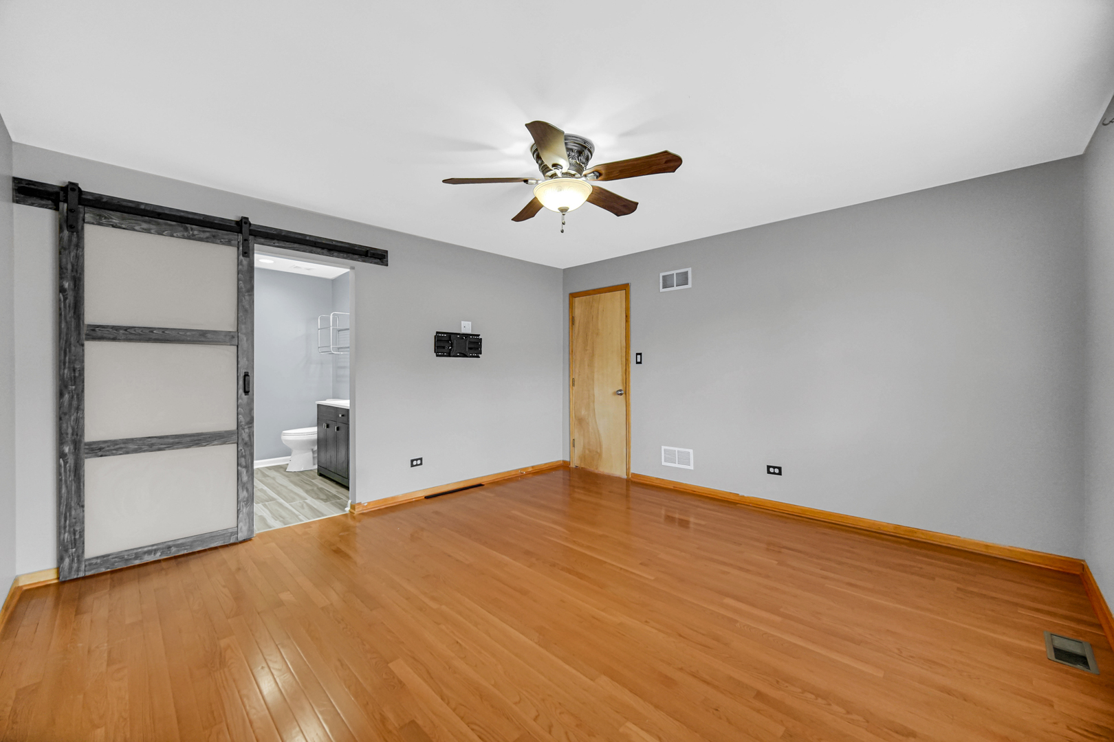 13 Sunset Court, Steger, IL 60475