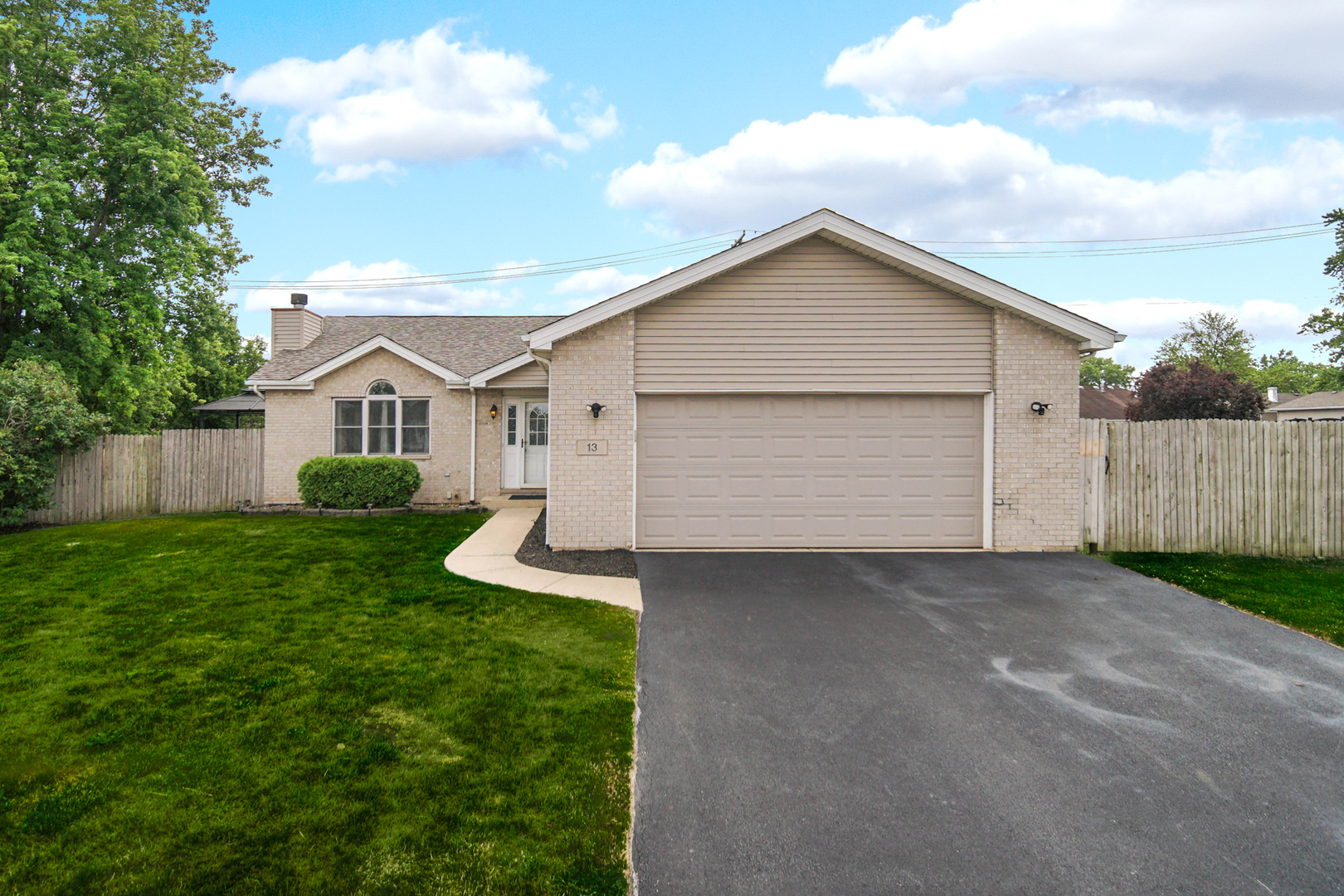 13 Sunset Court, Steger, IL 60475