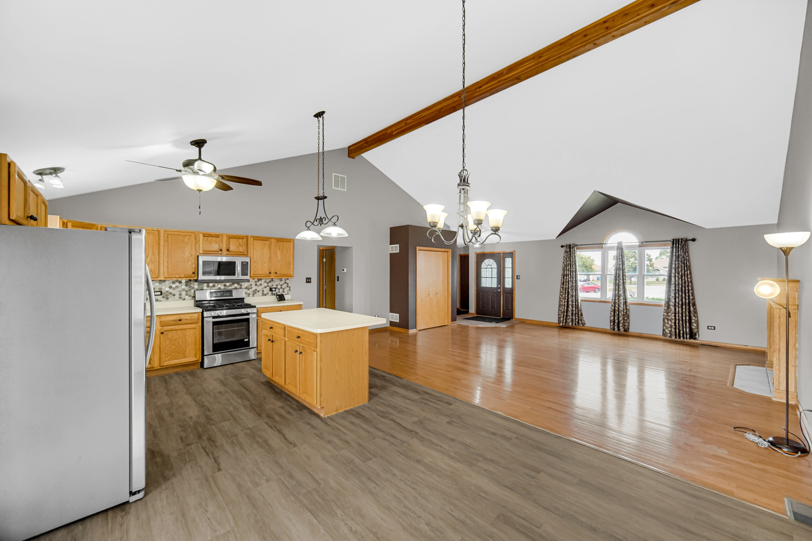 13 Sunset Court, Steger, IL 60475