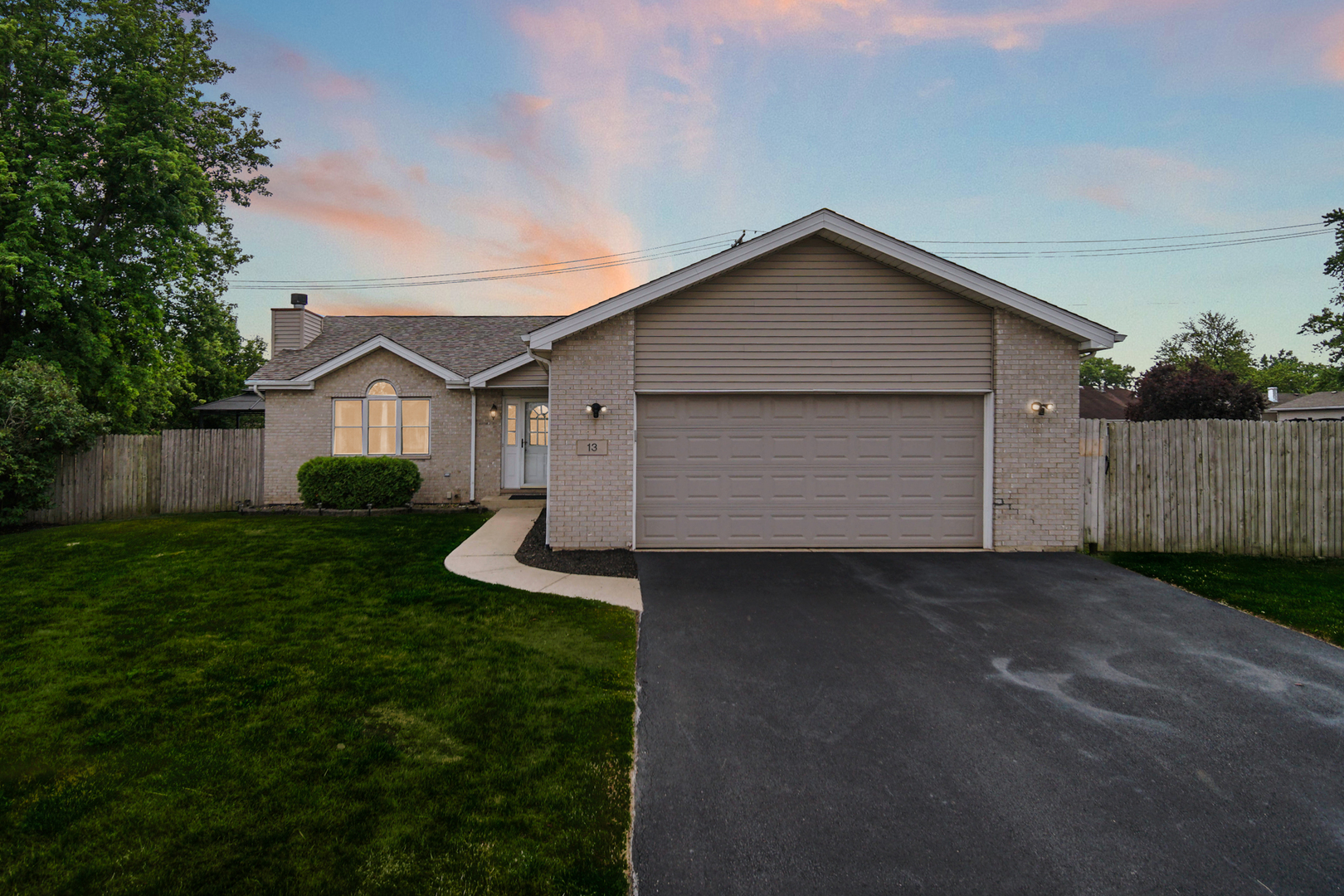 13 Sunset Court, Steger, IL 60475