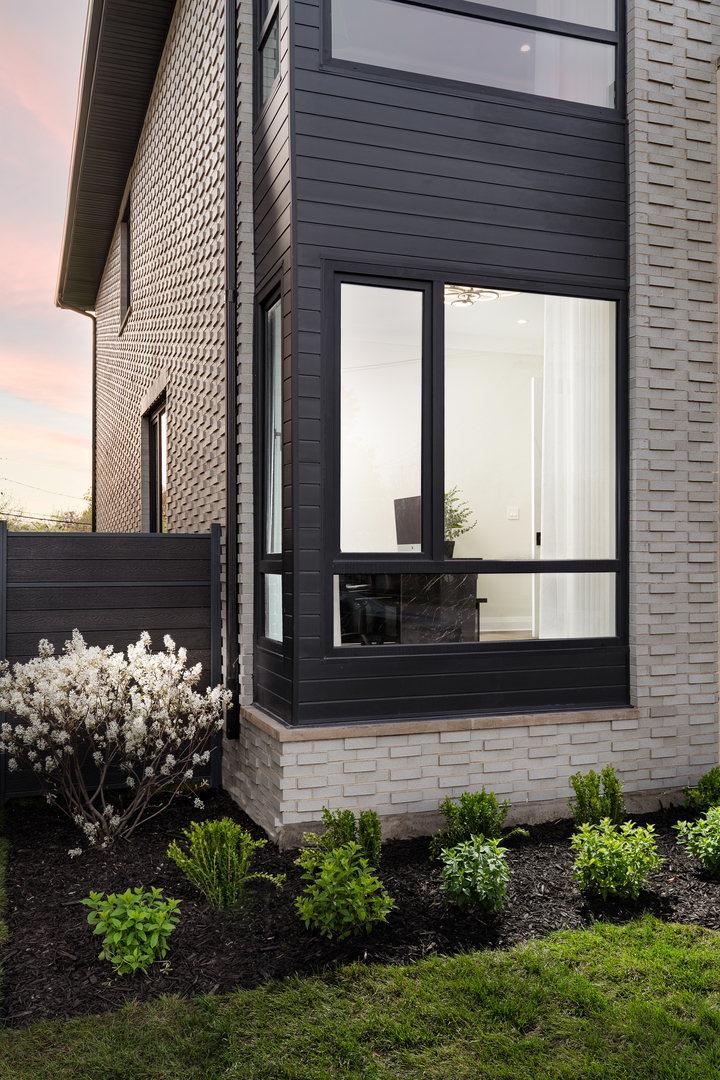 1906 Lee Street, Des Plaines, IL 60018