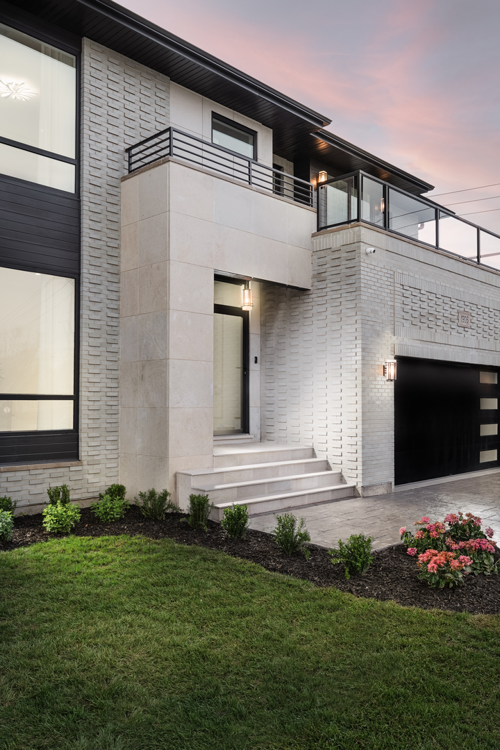1906 Lee Street, Des Plaines, IL 60018