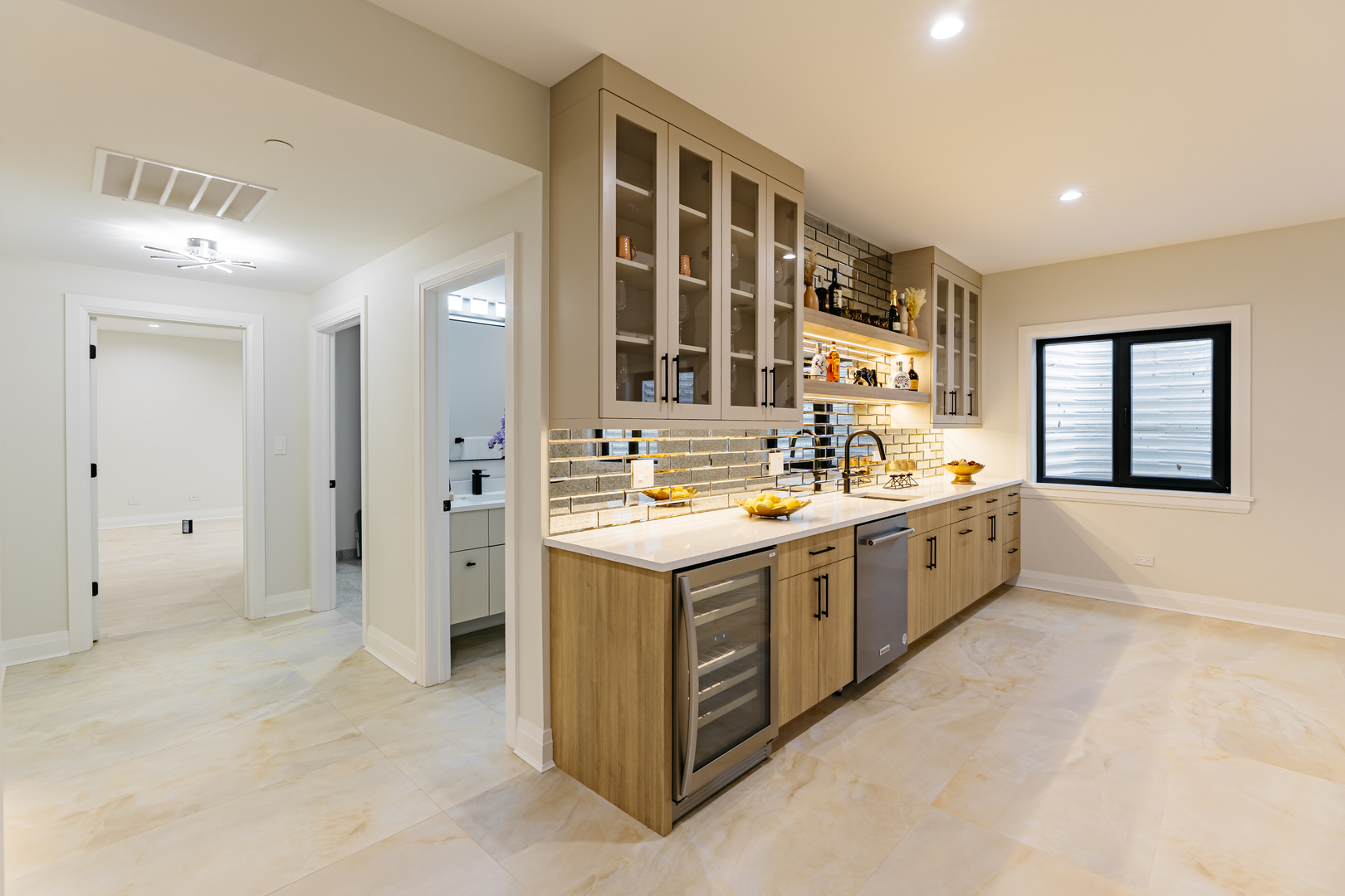 1906 Lee Street, Des Plaines, IL 60018