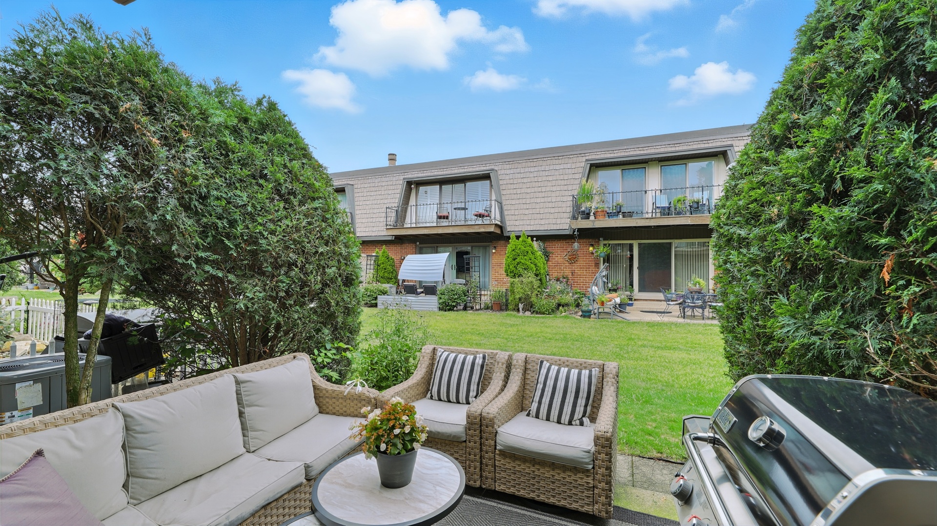 14 Cour Caravelle, Palos Hills, IL 60465