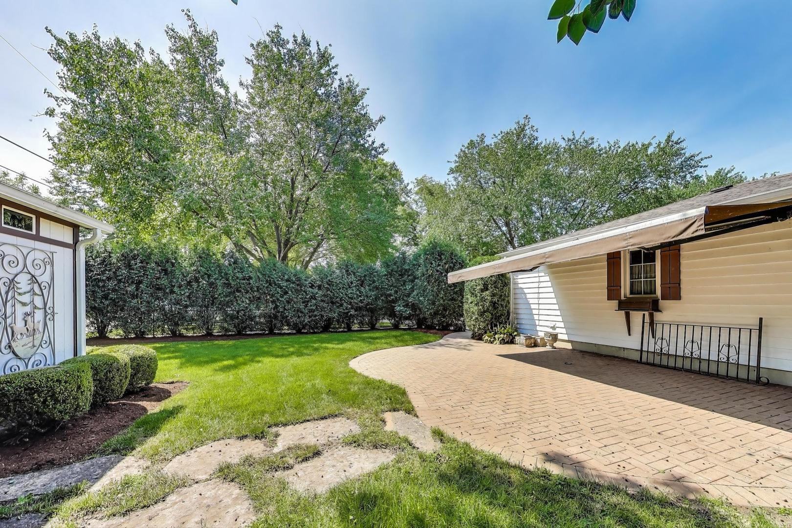 700 E Busse Avenue, Mount Prospect, IL 60056